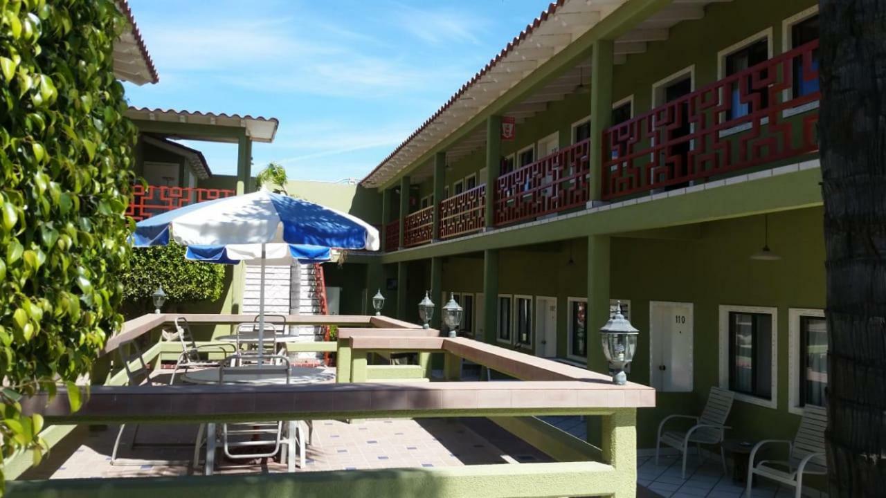 Hotel Azteca Inn 엔세나다 외부 사진